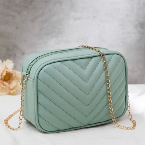 ❤️Pistachio Green Quilted Chevron Crossbody Purse - Picture 3 of 5